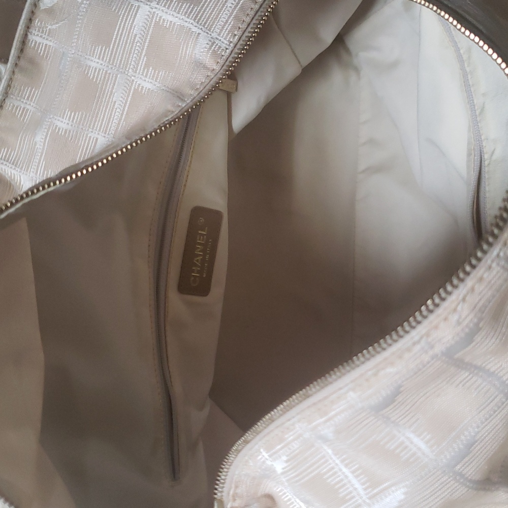 Chanel Travel Monogram Shoulderbag - Picture 8 of 17